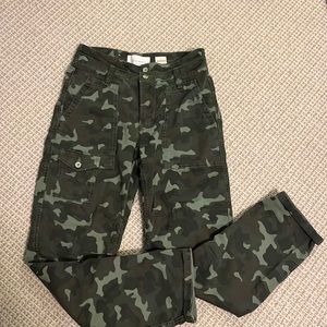 Anthropologie the Wanderer cargo camo pant size 26